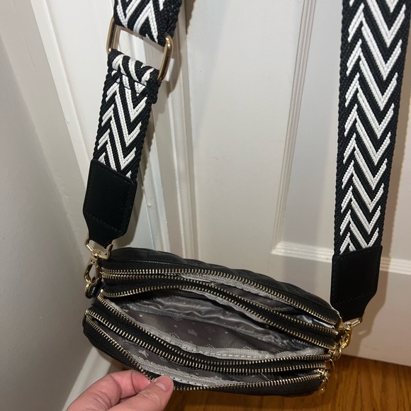 black crossbody purse - Picture 2 of 2